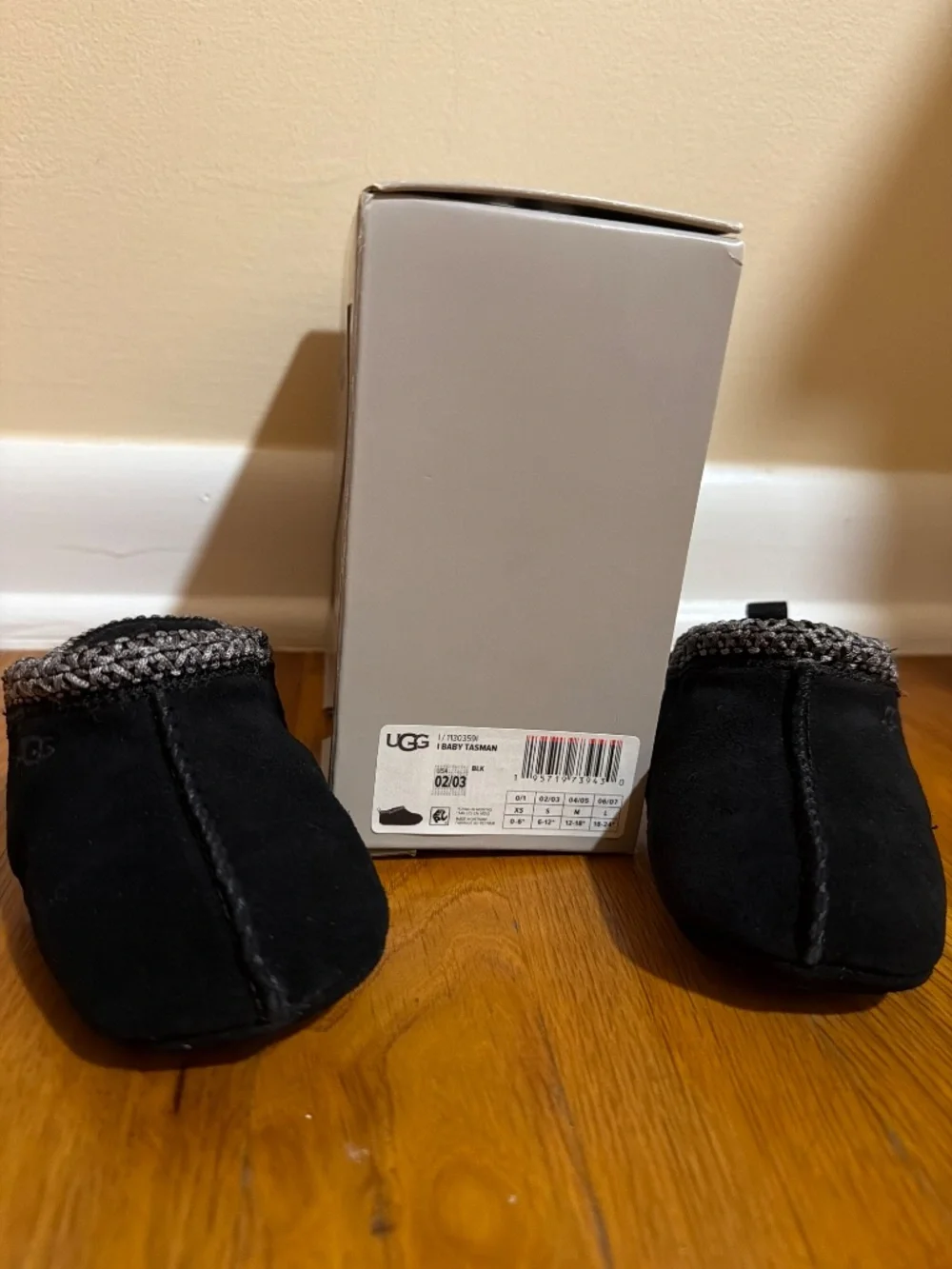 UGG black new
